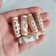 ДЗИ/БМ6/ Гаруда,Агат белый 3см